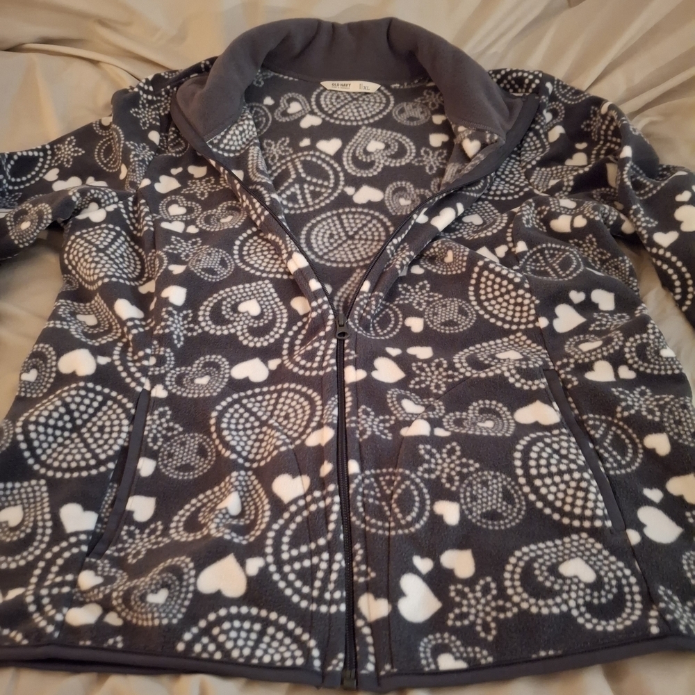 Old Navy Women's Charcoal and Ivory Fleece Sweater Jacket - Picture 6 of 7